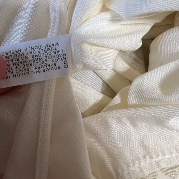 Shadow line large ivory gown - Picture 6 of 7